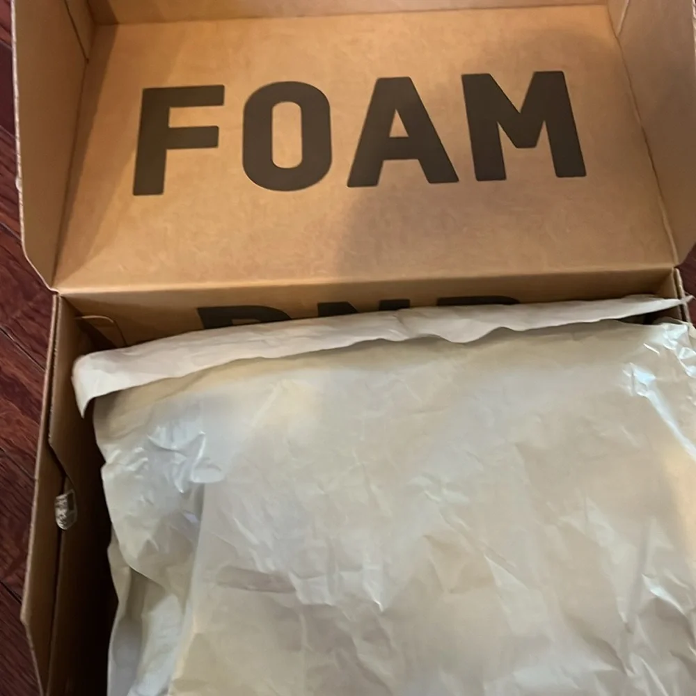 Yeezy Foam RNR - Picture 8 of 8